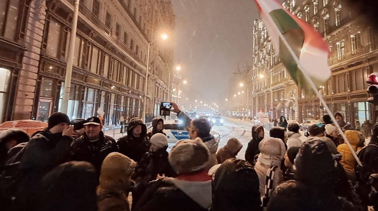 Opposition to Bring Hungary to a Standstill if Fidesz Wins Election Through Fraud