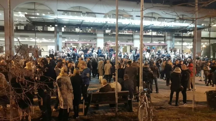 Bomb Hoax Disrupts Huge Borjour Wine-Tasting in Budapest, Again