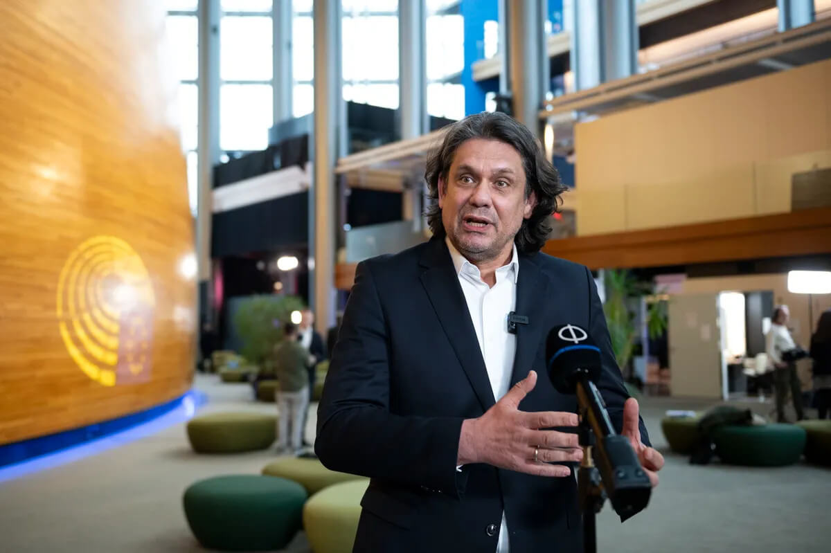 Authorities Request Waiver of Fidesz MEP Deutsch's Immunity, Reveals President of EP