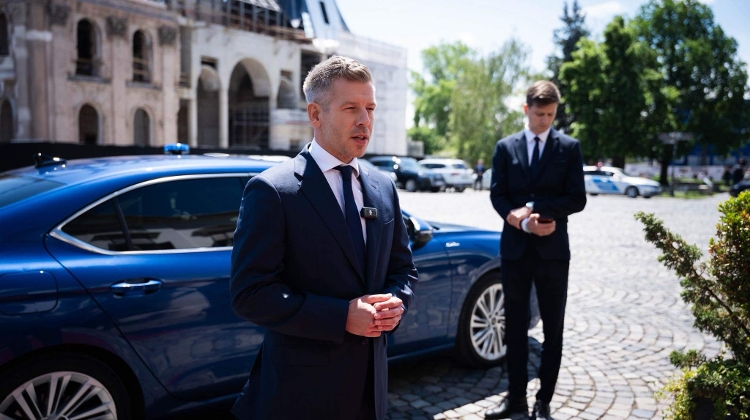 Magyar to Stay in Own Home, Rejects Official Budapest Residence & Luxury Car Magyar to Stay in Own Home, Rejects Official Budapest Residence & Luxury Car