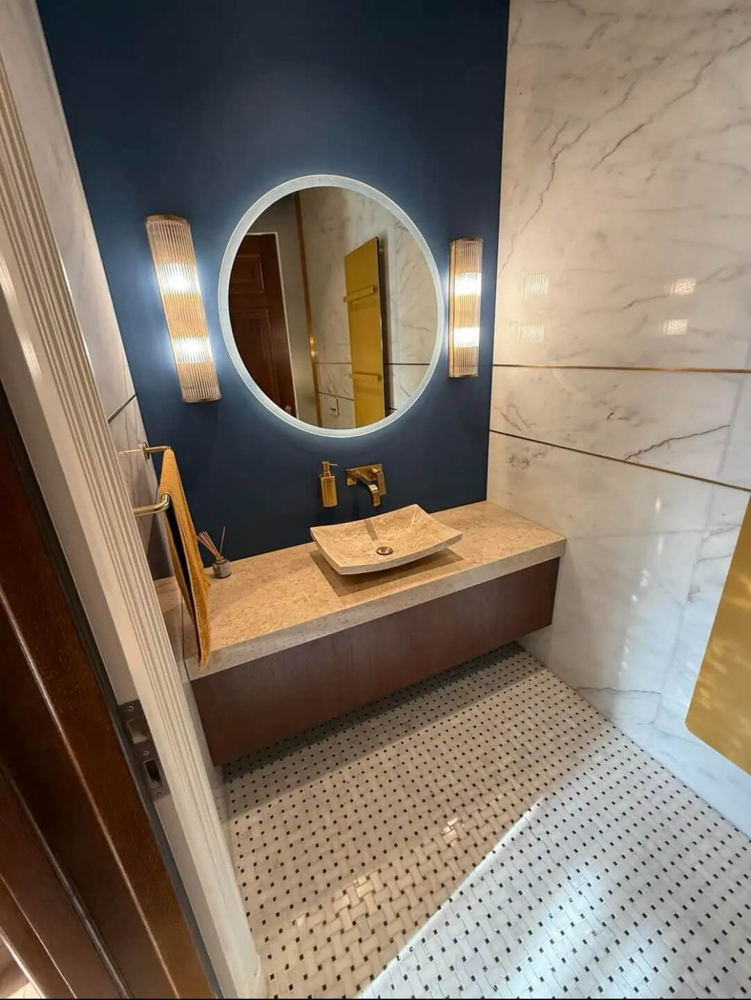 Golden Lift & Gold-Plated Bathrooms at Central Bank in Hungary Revealed By Magyar