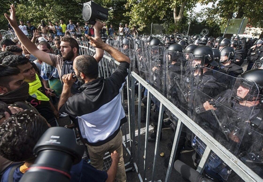 Anti-Migration Fight 'One of Greatest Lies of Orbán', Says Magyar Citing Evidence