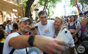 Watch: Budapest Pride Revellers Defy Heat & Take to Rainbow Adorned Streets Watch: Budapest Pride Revellers Defy Heat & Take to Rainbow Adorned Streets