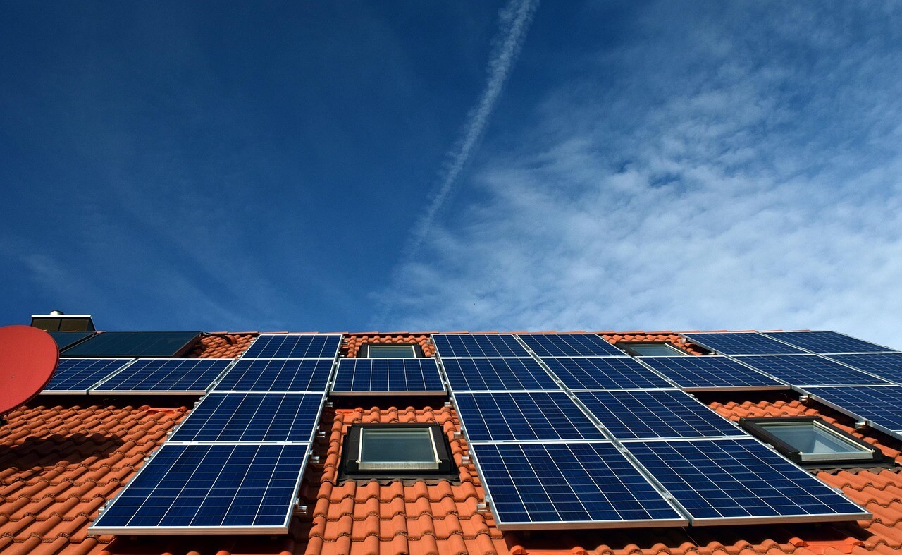 Could Budapest Rooftops Generate Far More Energy than Paks Nuclear Plant?