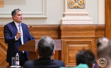 Economy Minister Signals Plan to Reduce Number of Major Banks in Hungary