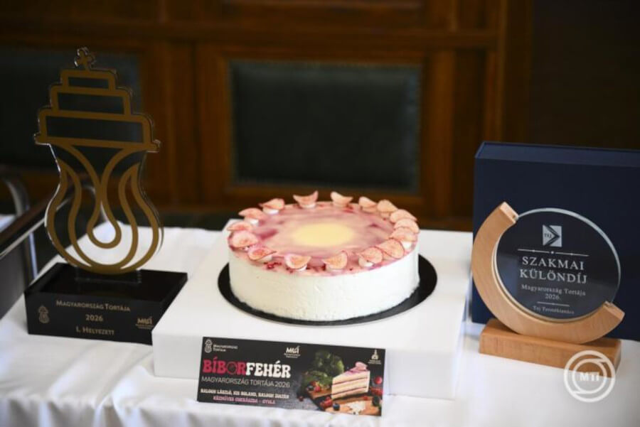 Cake of the Year in Hungary: A Berry, Nutty, Sour Cream Winner