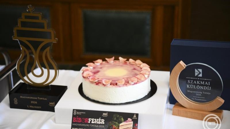 Cake of the Year in Hungary: A Berry, Nutty, Sour Cream Winner