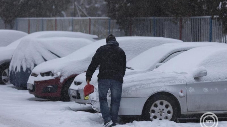 Road Accidents Triple Due to Snowfall - Public Asked Not to Use Bikes & Scooters in Hungary
