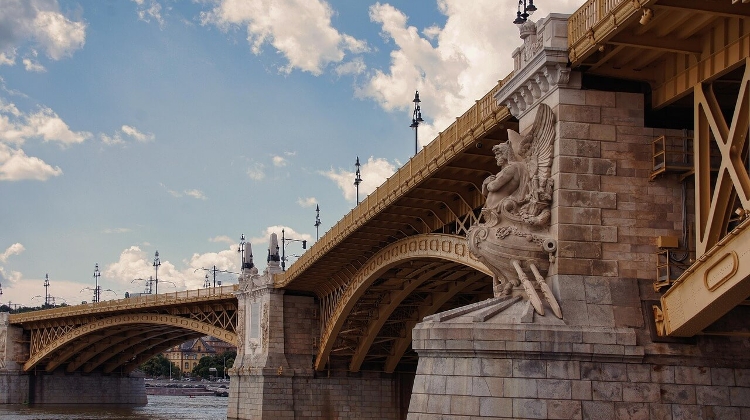Suspected Explosive Closes Budapest's Margit Bridge