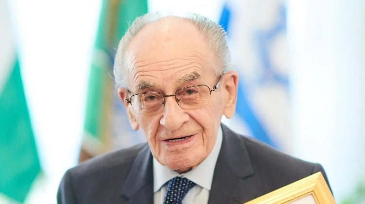 Oldest Practicing Family Doctor in Hungary Dies at 103