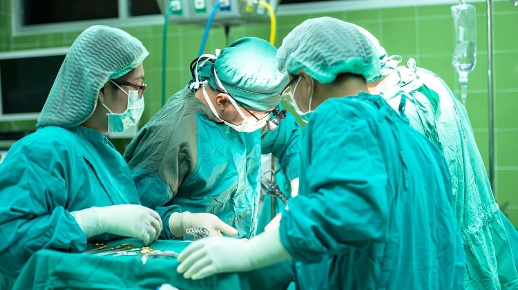 Szeged Surgeons First in Europe to Implant New Heart Valve Prosthesis