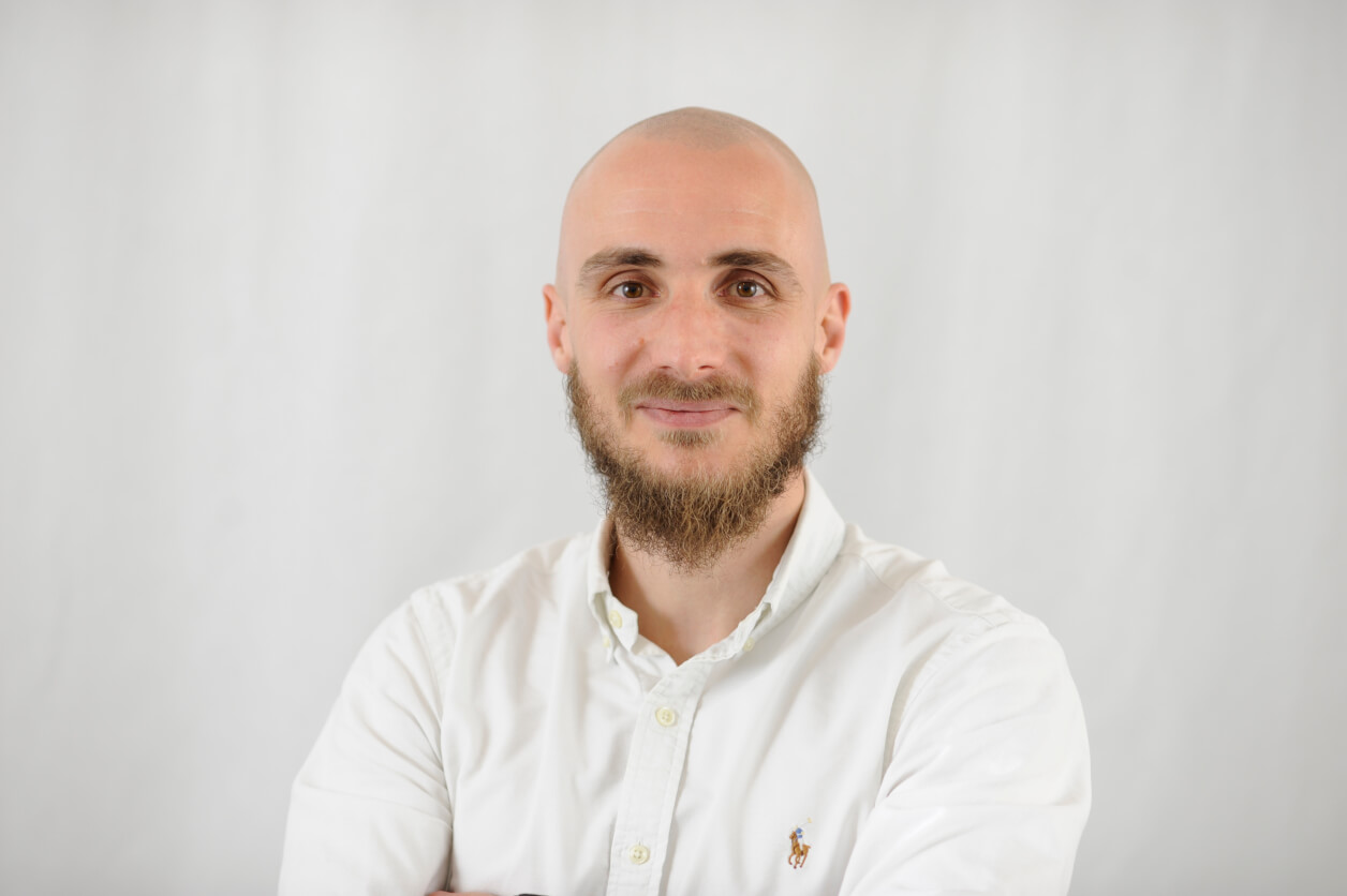 Dr Ákos Barta, Managing Director, Alberlet.hu