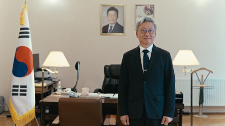 H.E. Mr. Park Chul-min, Ambassador of the Republic of Korea to Hungary H.E. Mr. Park Chul-min, Ambassador of the Republic of Korea to Hungary