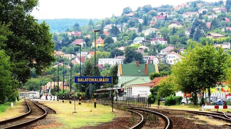 Protest in Balatonalmádi Against Planned Privatisation of State-Owned Lake Balaton Properties