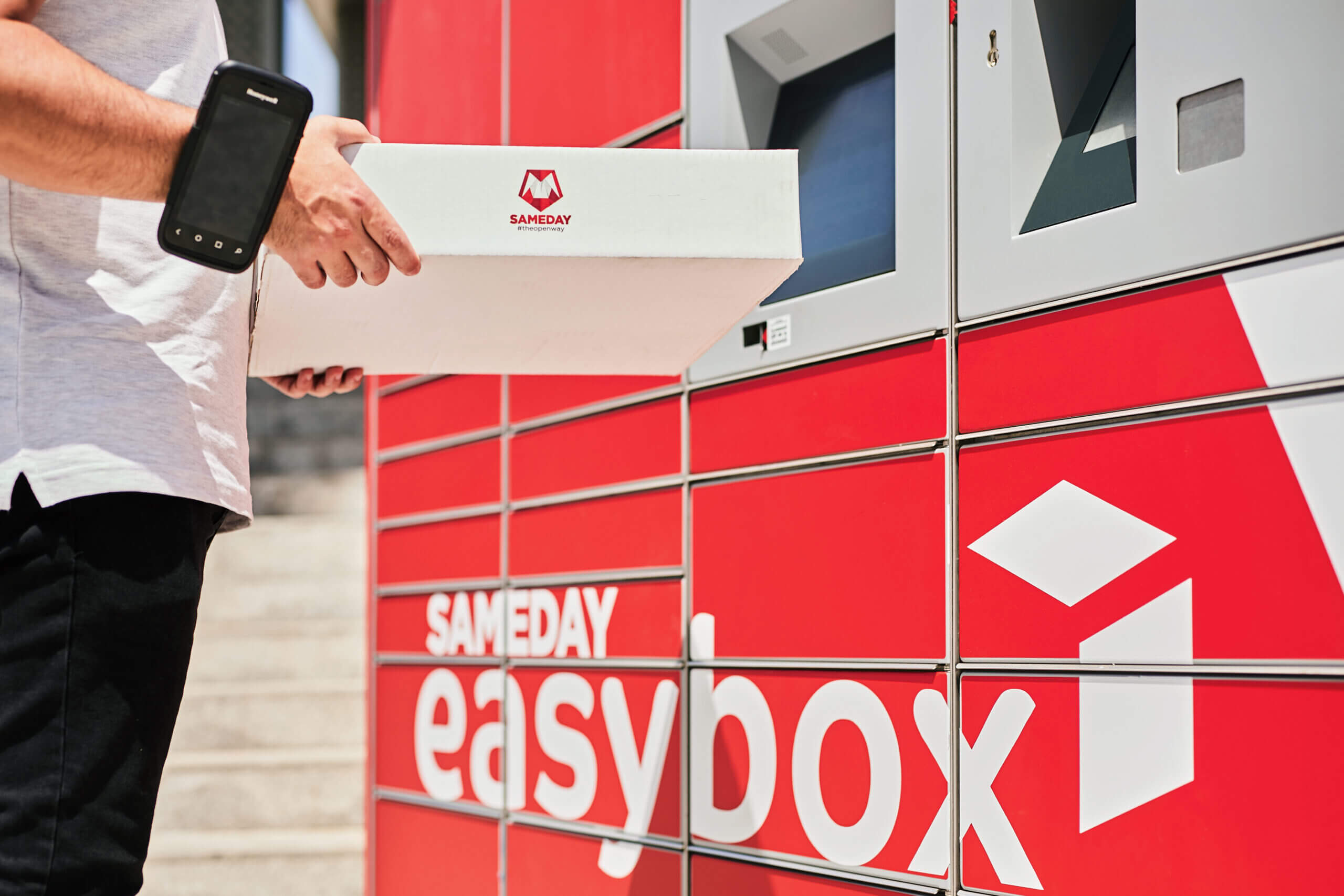 Sameday Courier Exits Hungary: Over 1,000 Easybox Lockers to Be Dismantled