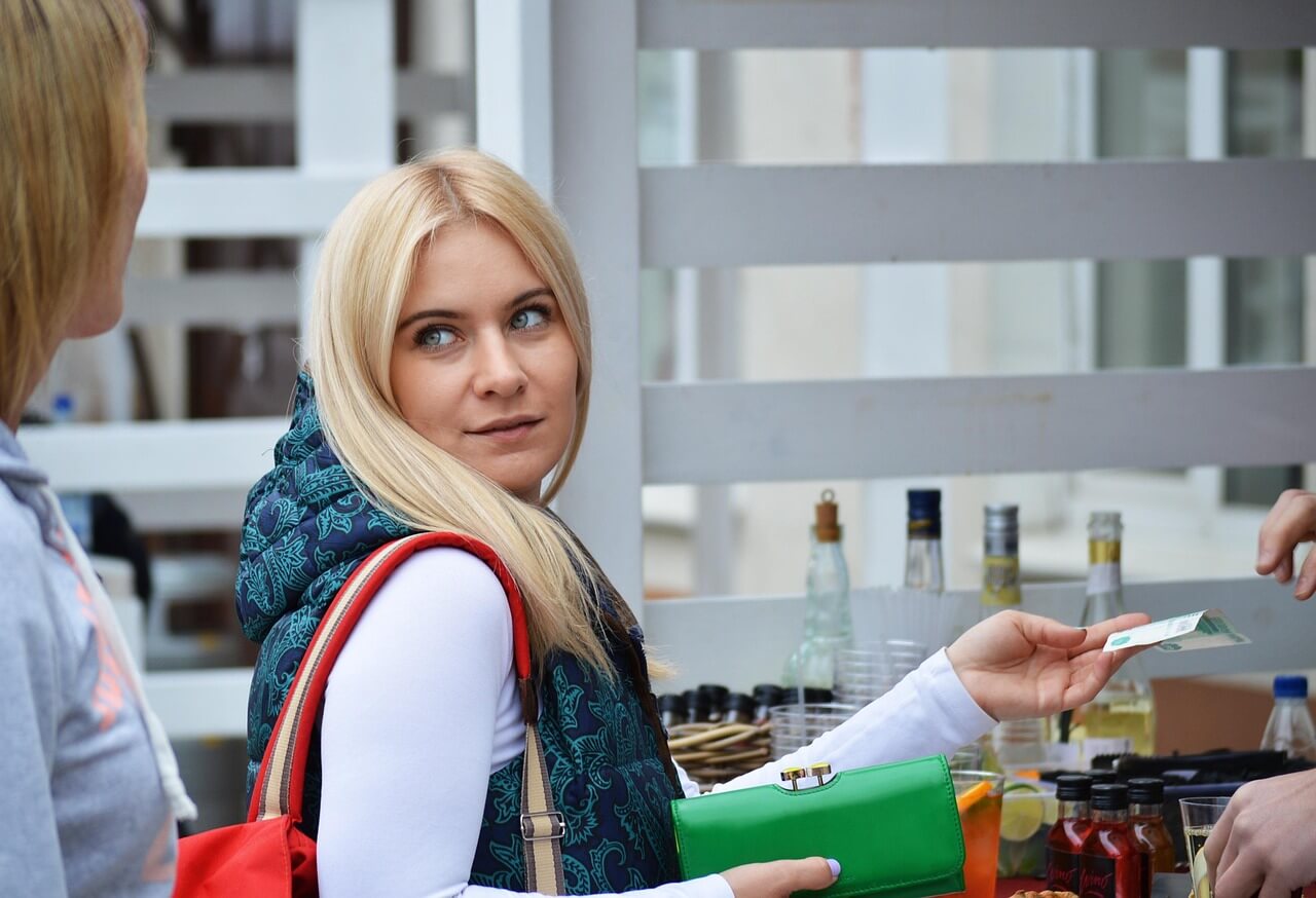 Electronic Payments Increasingly Popular With Shoppers in Hungary