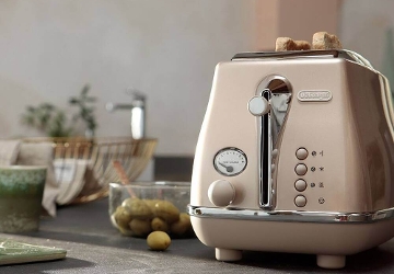Tried & Trusted Kitchen Essential for Expats in Hungary: Tasteful De’Longhi Toasters