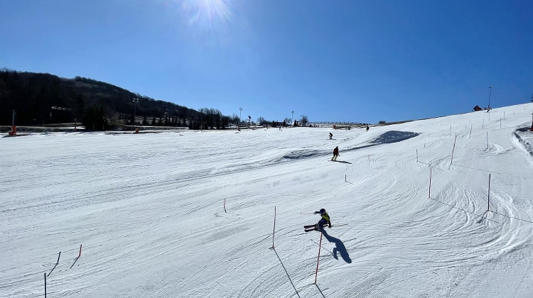 Hungarian Ski Parks Open for Season in Budapest Area