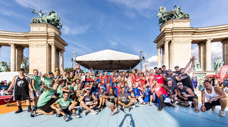 BuDUNKpest: See Acrobatic Basketball at Budapest's Heroes’ Square for Free