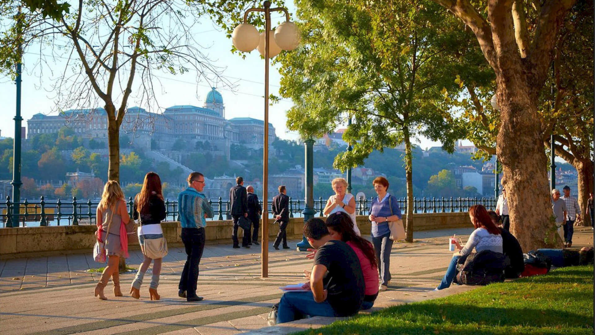Tourism Slips in Hungary as Foreign Visitor Numbers Plunge