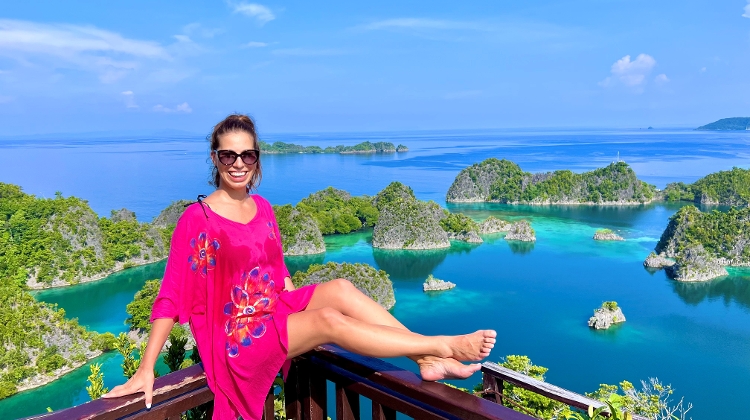 Orsolya Szombati, Bilingual Travel Blogger