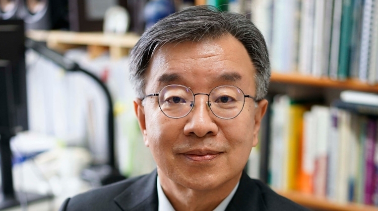Dr Kyudok Hong, Ambassador of the Republic of Korea to Hungary