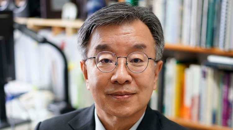 Top Xpat Interviews: Distinguished Diplomats - "It's Who You Know (About) That Counts"