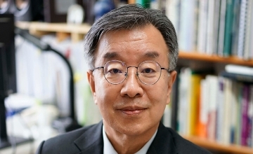 Dr. Kyudok Hong, Ambassador of The Republic of Korea to Hungary Dr. Kyudok Hong, Ambassador of The Republic of Korea to Hungary