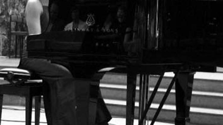 Salon Concert, Ari S. Kupsus Salon,  8 April