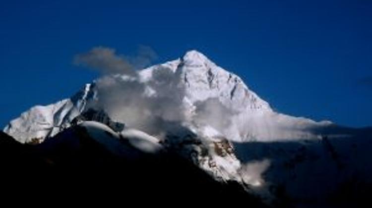 Chinese End Search For Hungarian Mountaineer