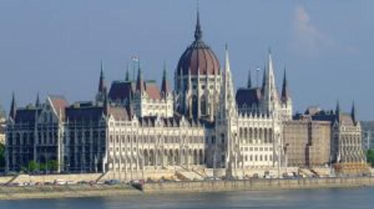Hungarian Parliament  Passes Dual Citizenship Act