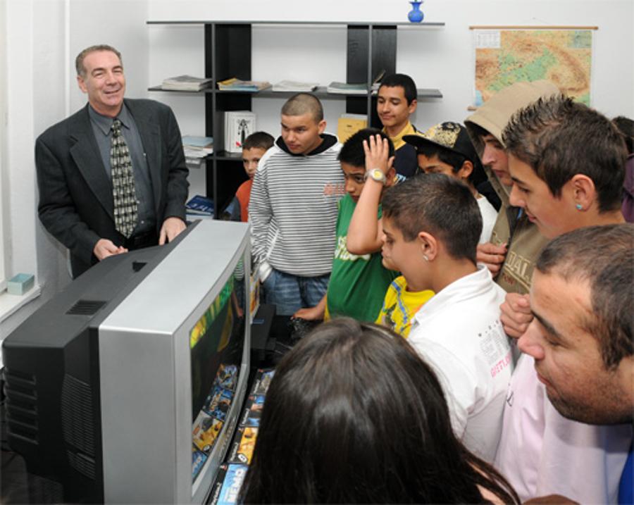 Desktop Computers Donated To A “Tanoda” In Bátonyterenye By US Embassy