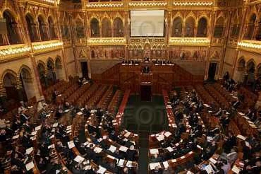 Hungarian Parliament Approves To Downsize Itself