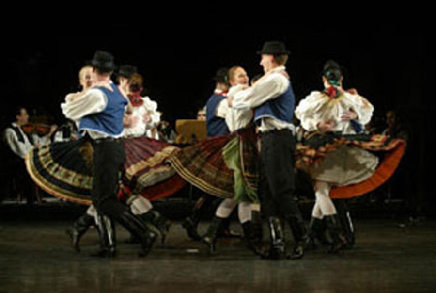 'Hungarian Folklore Performance', Duna Palace, 13 August