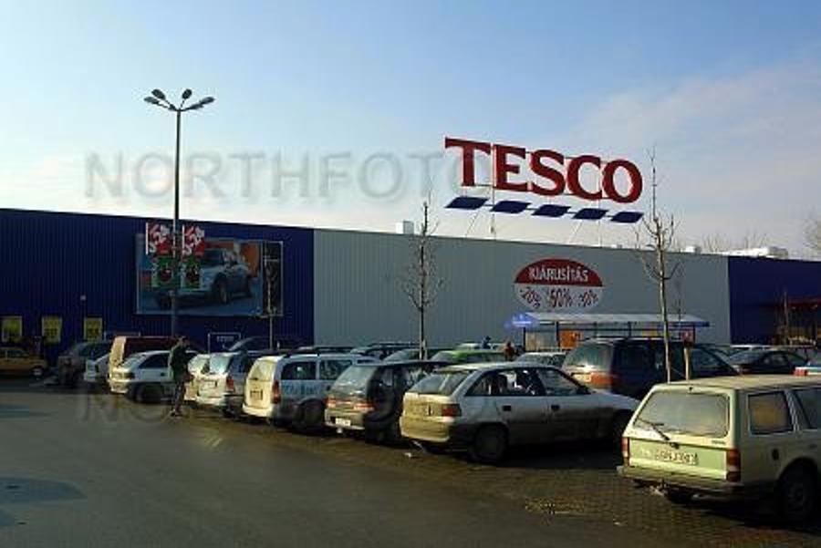 Security Guards Shot In Budapest Tesco Hypermarket