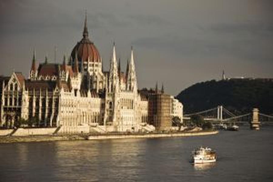 Video: Sunday In Budapest, In 1935 (retro film)