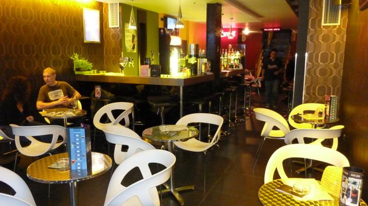 Xpat Pub Review: “Dis Is De Place!” In Budapest