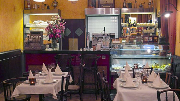 Xpat Café Review: Great New Alibi In Budapest