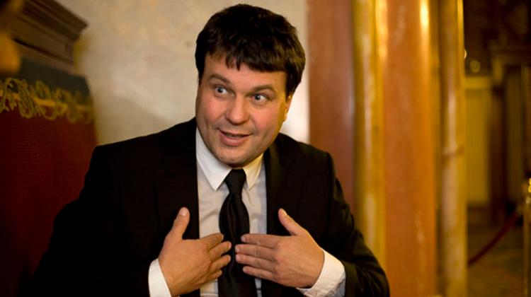 Hungary's Esztergom Mayor Refuses To Leave Office