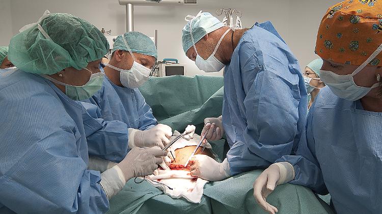 Special Hip Prosthesis Operation, First In Hungary