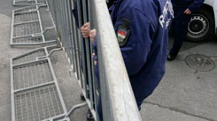 Opposition MPs Dismantle Fence Surrounding Hunger Strikers In Budapest