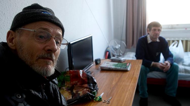 New Homeless Hostel In Budapest Opens Early Due To Weather