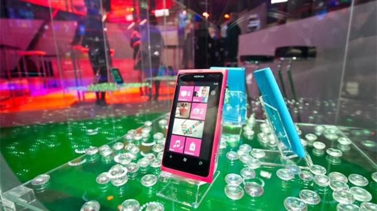 Nokia Lumia 800 Debut At Exclusive Party In Hungary