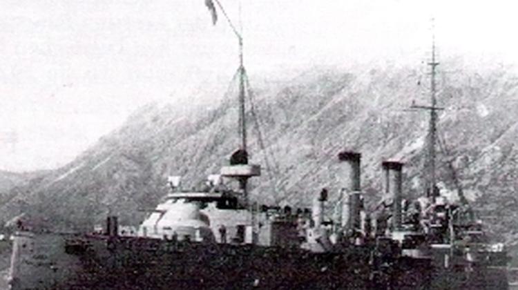 Hungarian Combat Divers Of Debrecen Explore Shipwreck