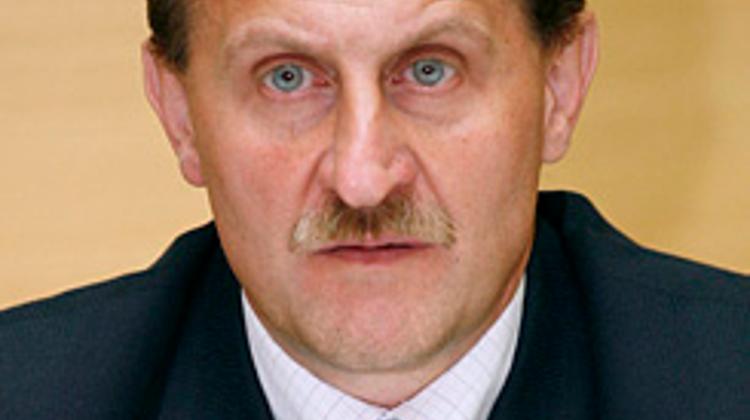 Hungarian National Defense Head Gets Death Threat E-mail