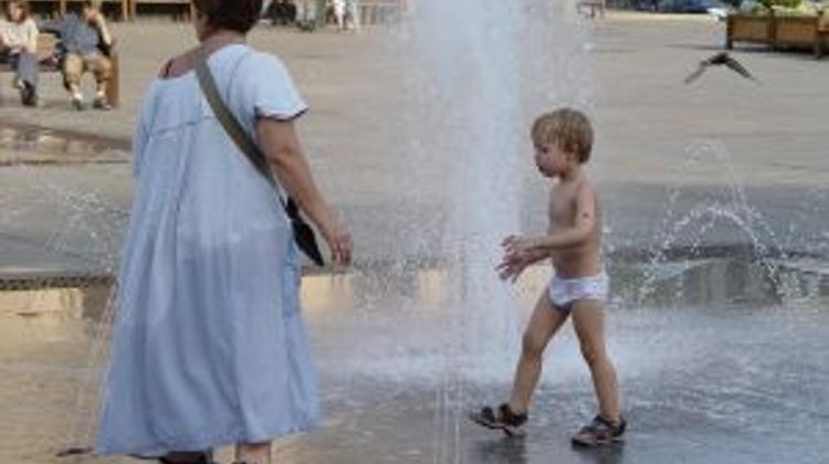 Hungarian Medical Office Raises Heat Alert