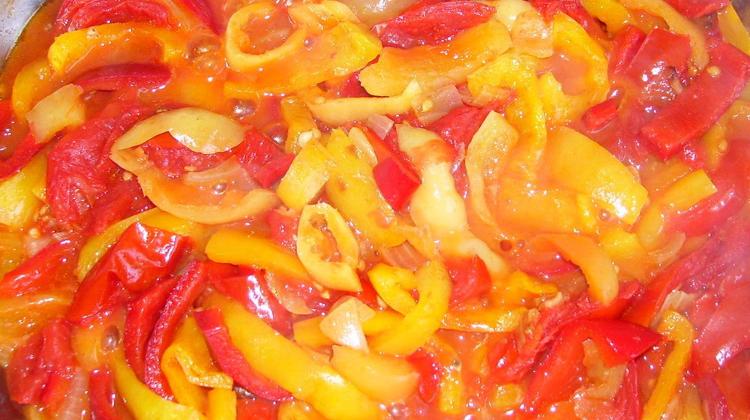 Invitation: Lecsó & Fröccs Picnic, Mikszáth tér Budapest, This Weekend