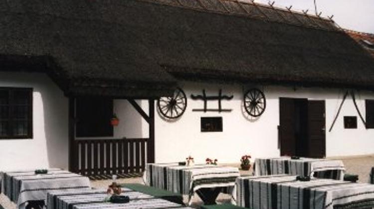 Xploring Hungary: Gyöngyös Highwaymen´s Inn, Rezi