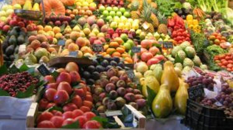 Police Raid On Market In Budapest Nets 66 Tons Of Produce