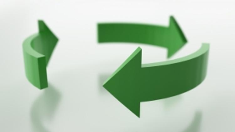 Union Recycles Gov’t Questionnaires In Hungary